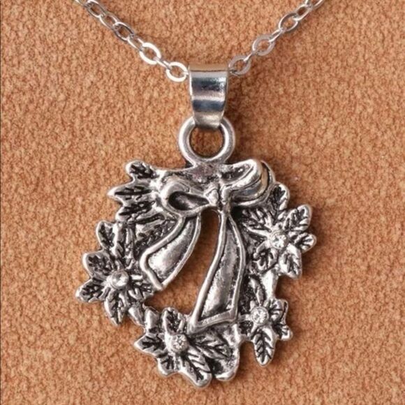 Antique Silver Stainless Steel Holiday Christmas Festive Season Wreath Earrings - Picture 3 of 5